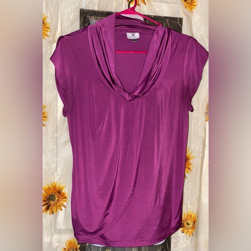 Plum Worthington stretch scoop neck shirt large